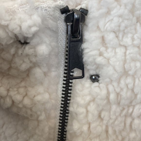 Fuzzy zip up coat - Picture 6 of 12